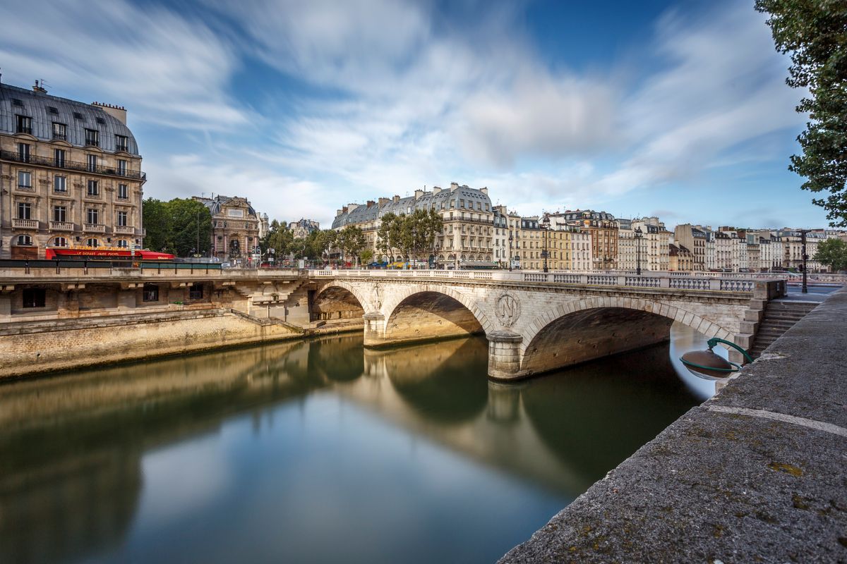 Le pont St Michel au petit matin.