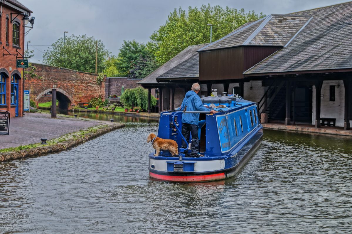 Canal narrowboat leaving Coventry Canal Basin