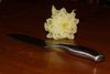 Salatrest mit Messer