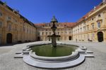 Brunnen vor dem Schloß