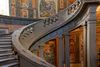 geschwungener Treppe