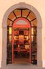 Restauranteneingang zur blauen Stunde
