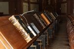 Reihe alter Bücher